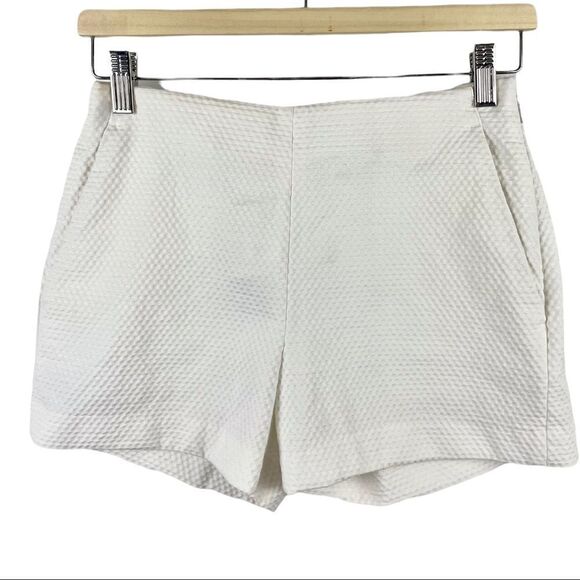 BANANA Republic White Textured Stretch Shorts Size 2 - Picture 2 of 5